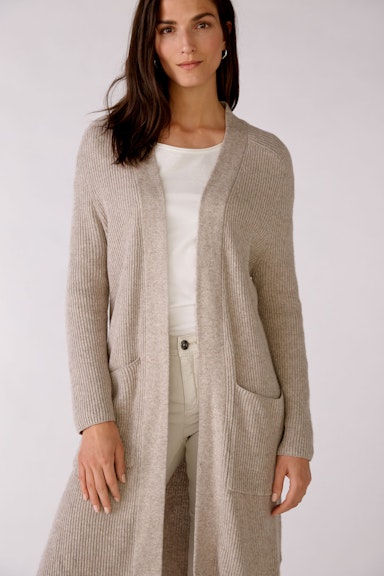 Knitted coat without closure
