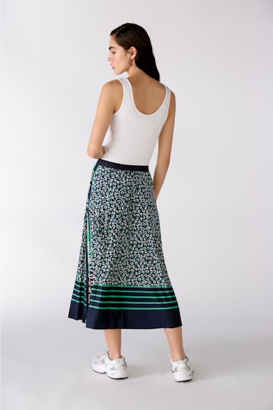 Pleated skirt in a trendy pattern