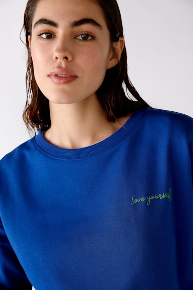 Sweatshirt with small embroidery