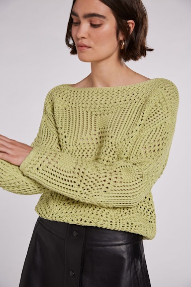 Jumper with boat neckline