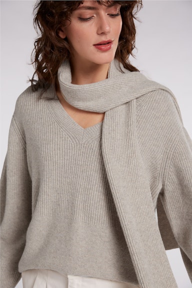 Wollpullover mit angestricktem Schal