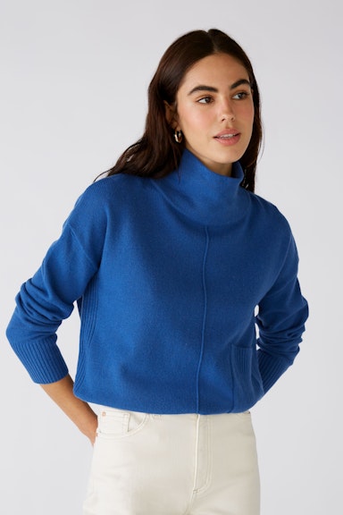 Jumper with stand-up collar
