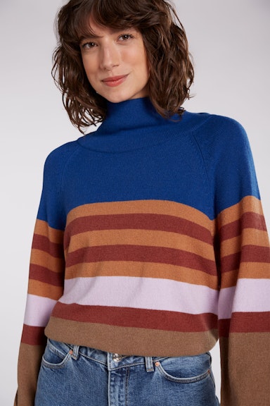 Jumper with graphic stripes