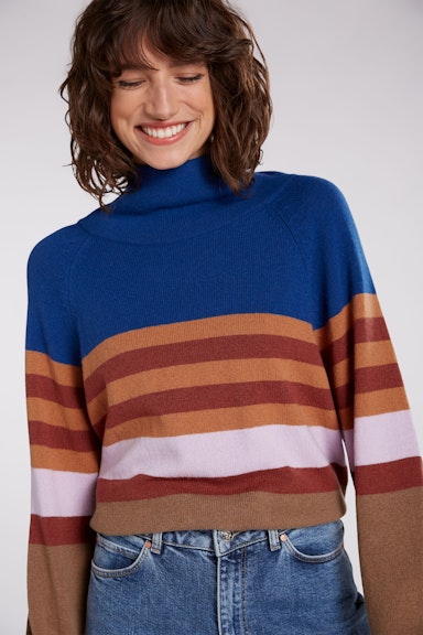 Jumper with graphic stripes