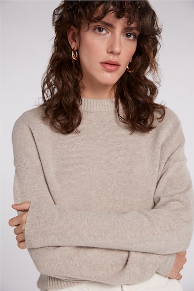 Knitted jumper with patch pockets
