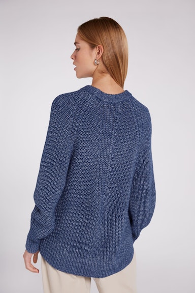 Knitted jumper with round neckline