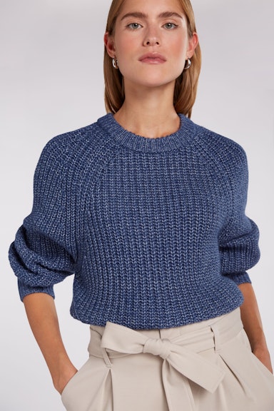 Knitted jumper with round neckline