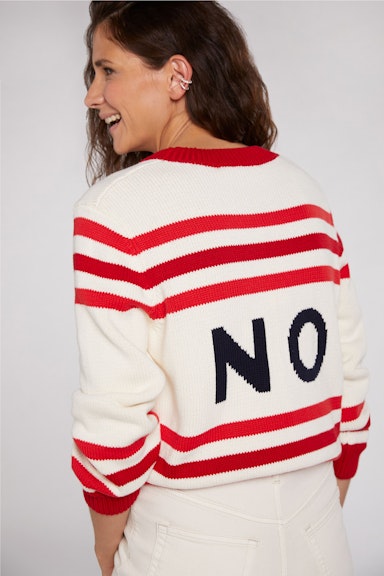Jumper with large wording
