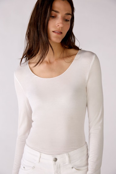 Long-sleeved shirt with round neckline
