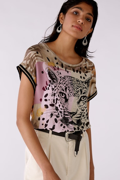 Blouse shirt with leo motif