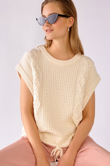 Bild 1 von Knitted slipover in cable knit in pristine | Oui