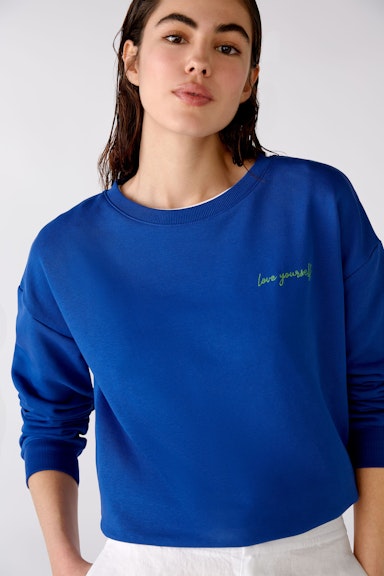 Sweatshirt with small embroidery