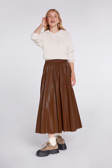 Bild 2 von Pleated skirt  made from vegan leather in light brown | Oui