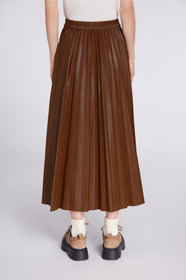 Bild 4 von Pleated skirt  made from vegan leather in light brown | Oui