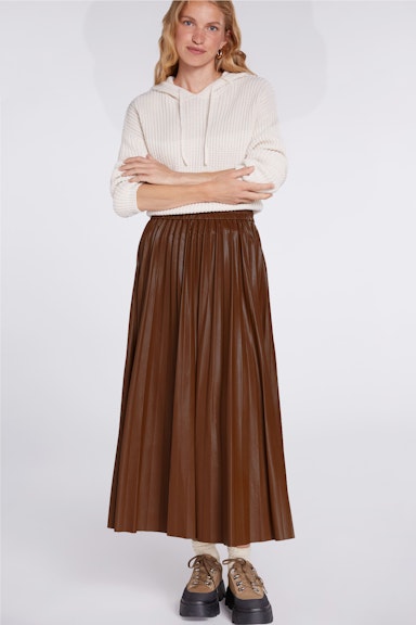 Bild 6 von Pleated skirt  made from vegan leather in light brown | Oui