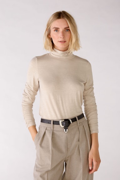 Long-sleeved shirt with turtleneck