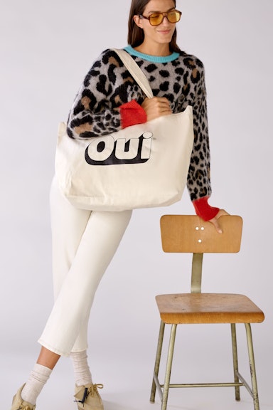 Shopper with Oui logo