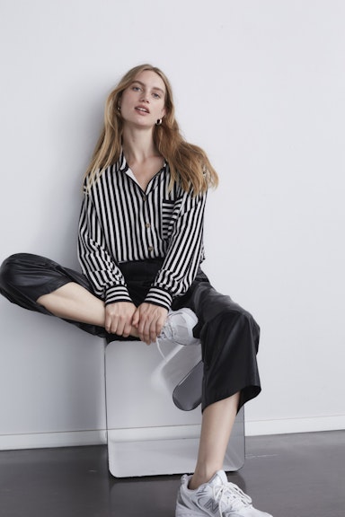 Bild 7 von Knitted shirt striped in white black | Oui