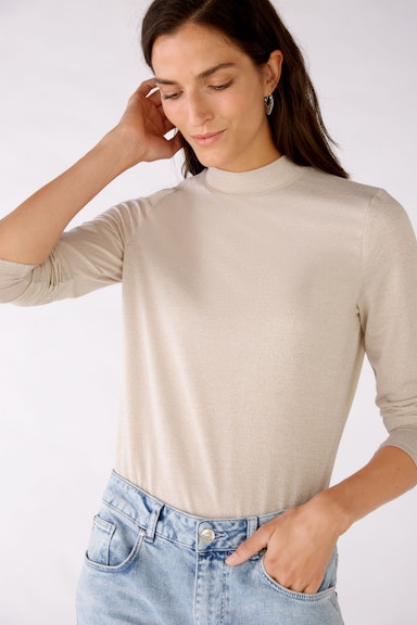 Long-sleeved shirt with stand-up collar