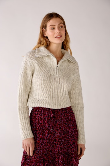 Knitted jumper with troyer stand-up collar and zip