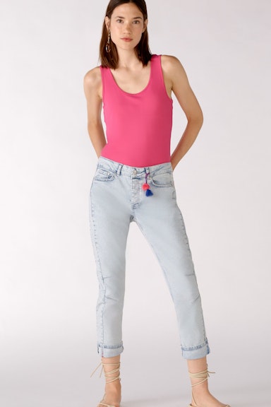 Girlfriend Jeans mit Accessoire