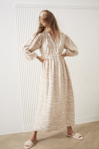Bild 7 von Maxi dress in viscose blend in rose camel | Oui