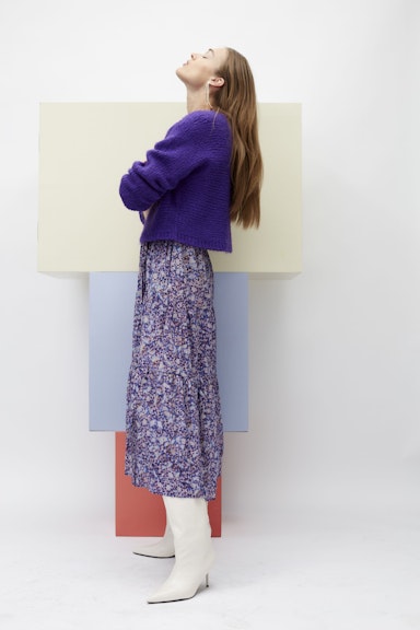 Bild 2 von Knitted jumper in shortened length in tillandsia purp | Oui