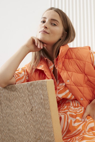 Bild 6 von Waistcoat in quilted nylon in vermillion orange | Oui