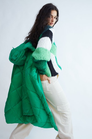 Bild 7 von Quilted coat  with backpack function in green | Oui