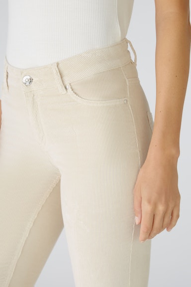 Bild 4 von Corduroy trousers EASY KICK mid waist, cropped in light beige mel | Oui