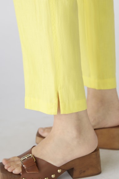 Bild 5 von Linen trousers mid waist , cropped in yellow | Oui