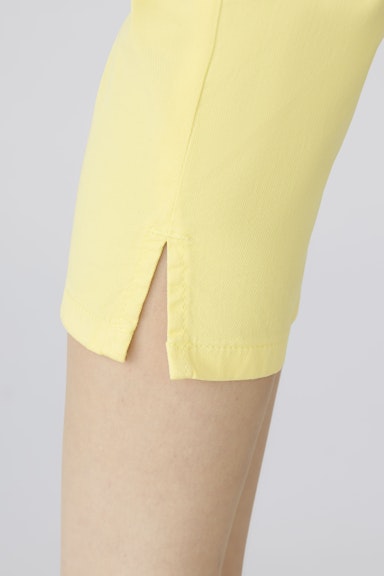 Bild 5 von Capri pants slim fit, mid waist in yellow | Oui