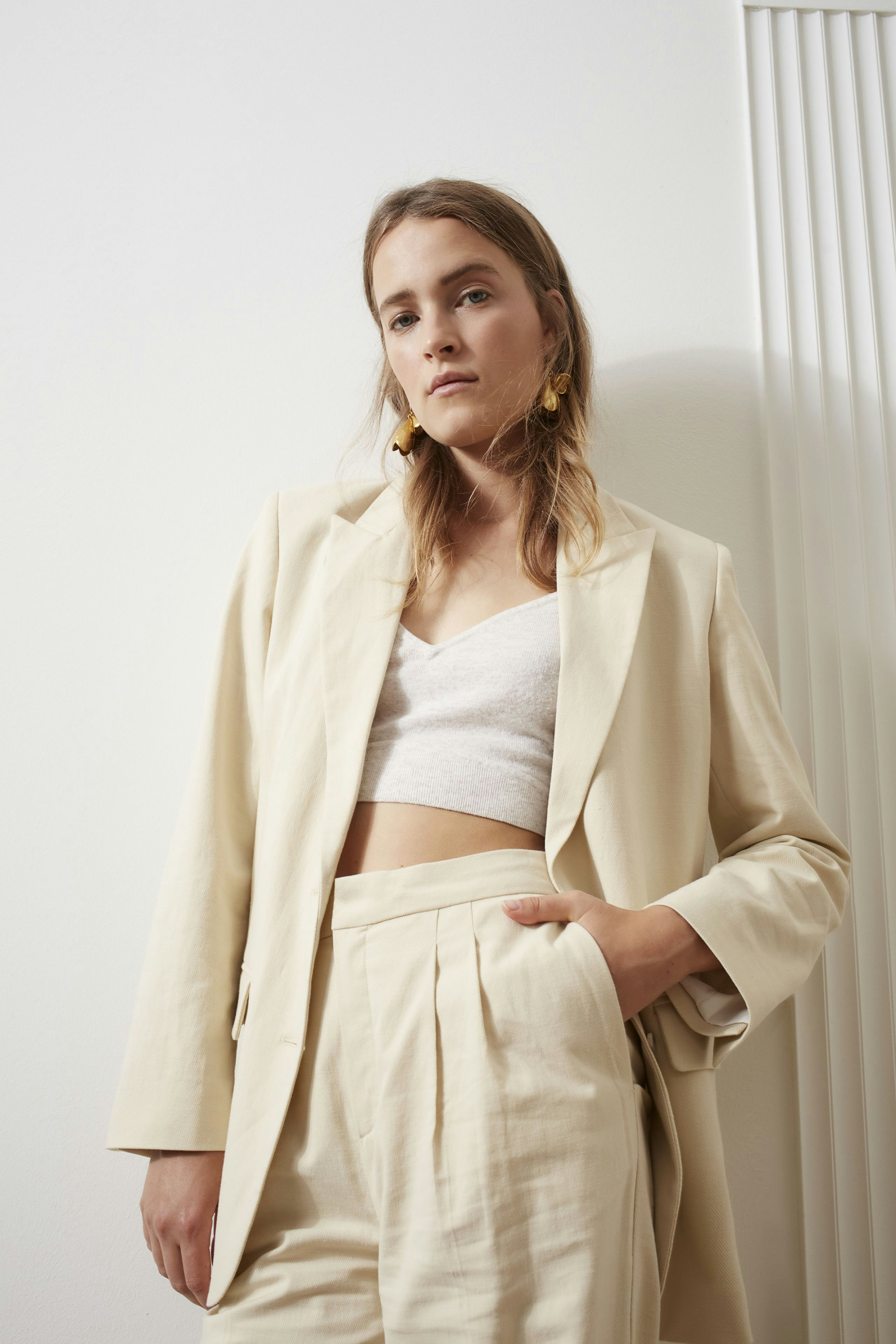 Bild 7 von Blazer in a lightweight linen-cotton blend with stretch in light beige | Oui