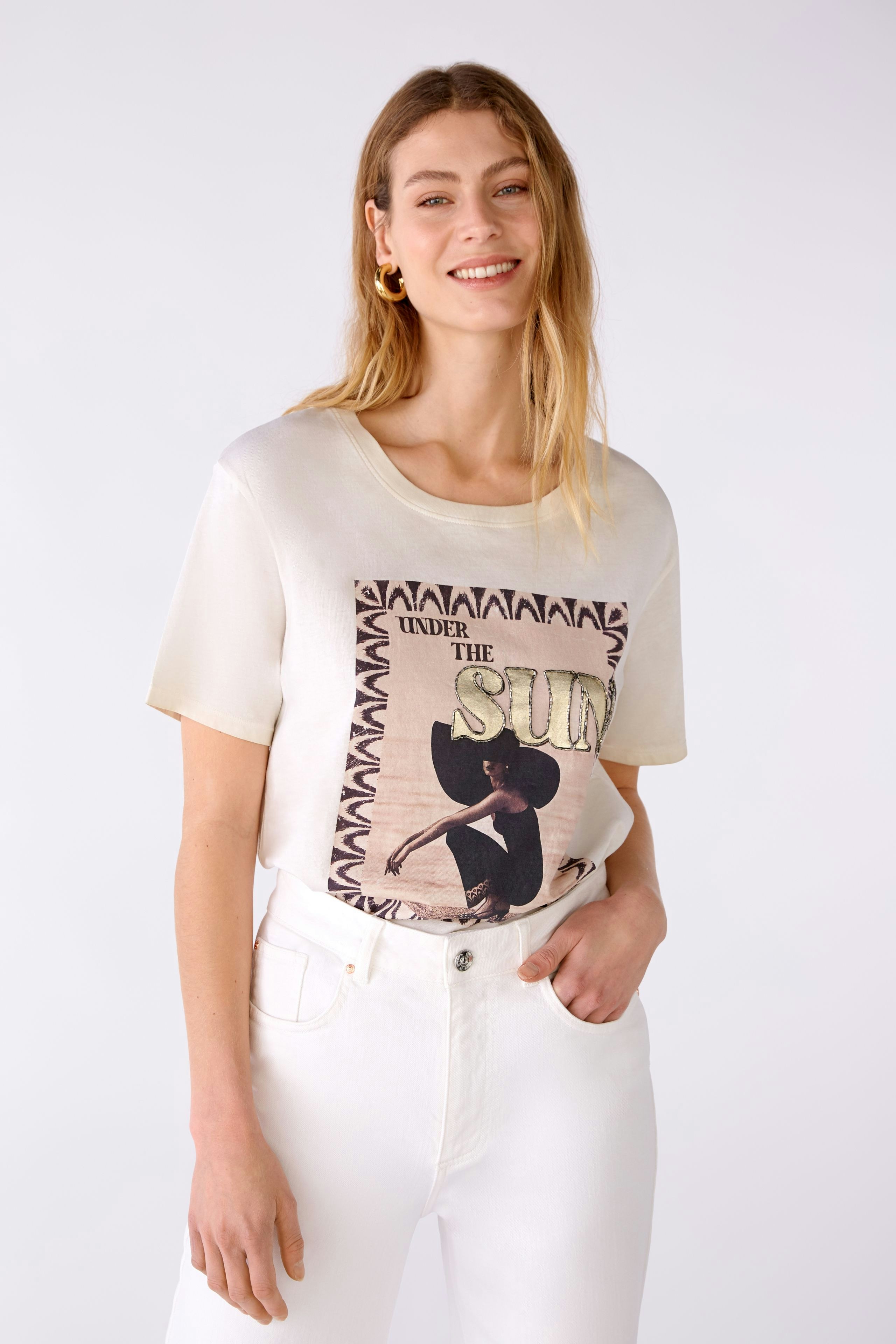 Bild 2 von T-Shirt Motiv Dekoration in Handarbeit in light stone | Oui