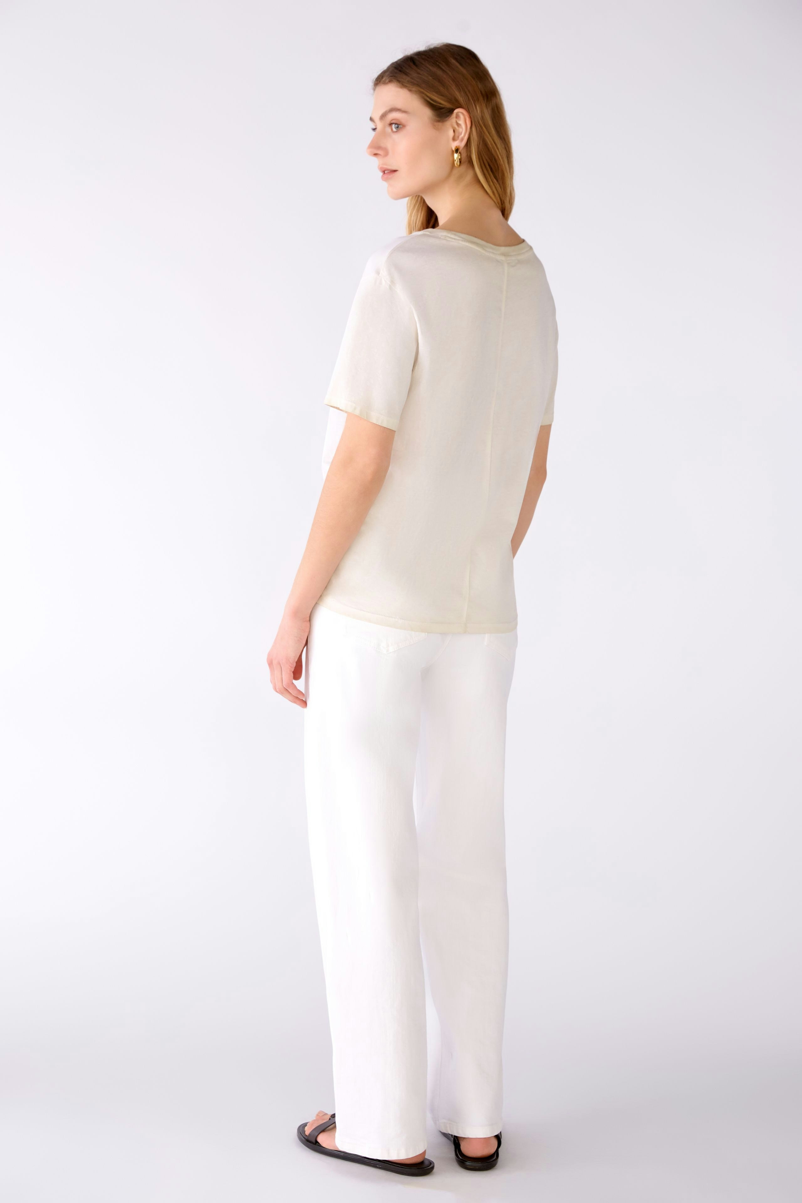 Bild 3 von T-Shirt Motiv Dekoration in Handarbeit in light stone | Oui