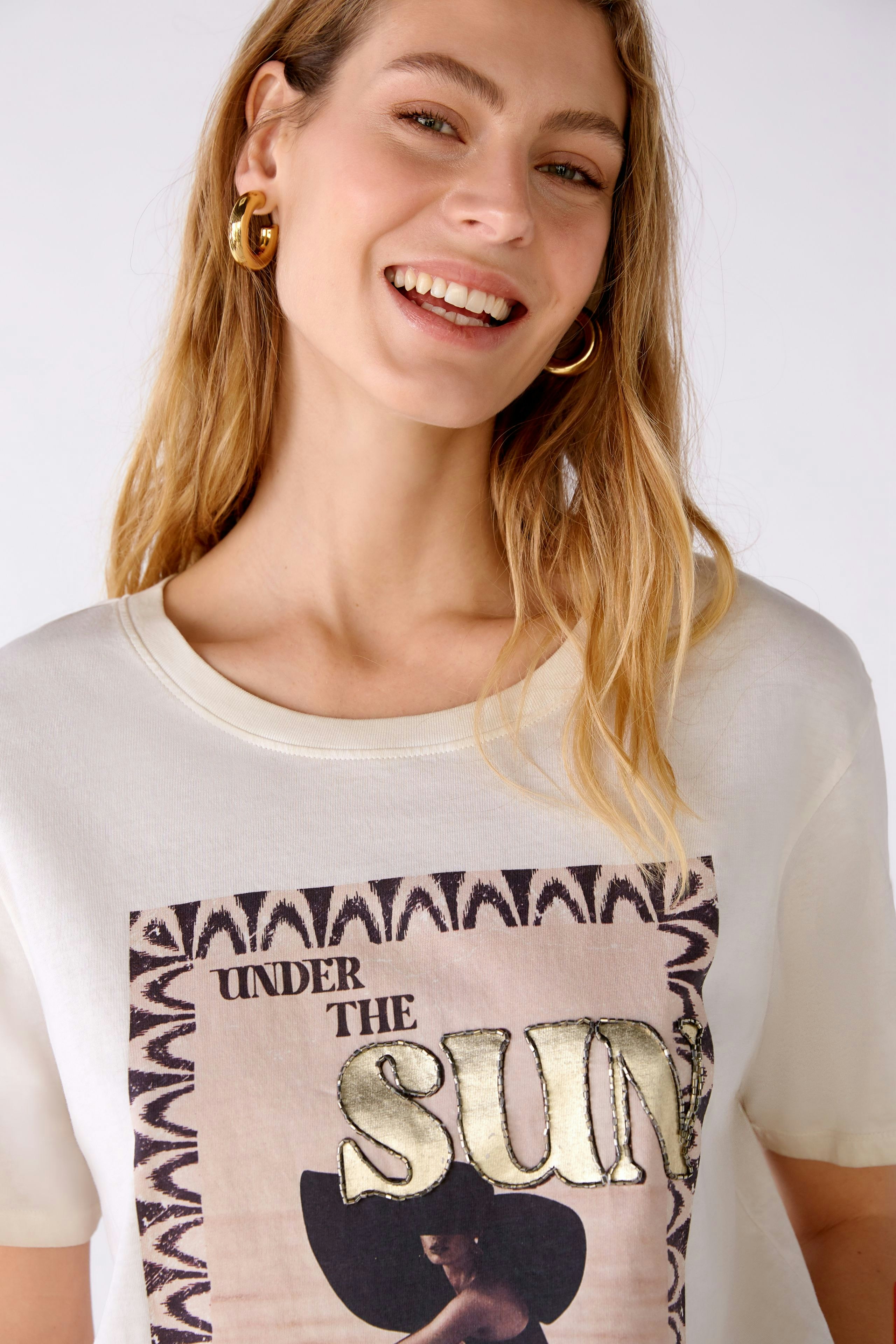 Bild 5 von T-Shirt Motiv Dekoration in Handarbeit in light stone | Oui