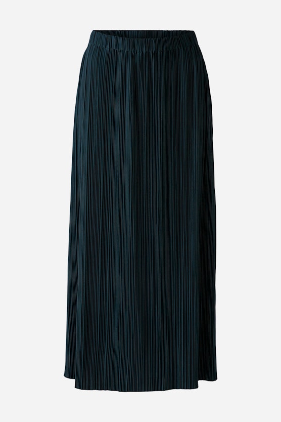 Pleated skirt at maxi length