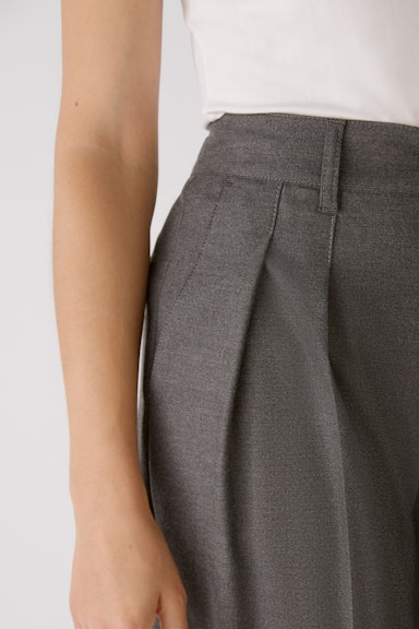 Bild 4 von Pleated trousers shortened leg length in dark grey | Oui