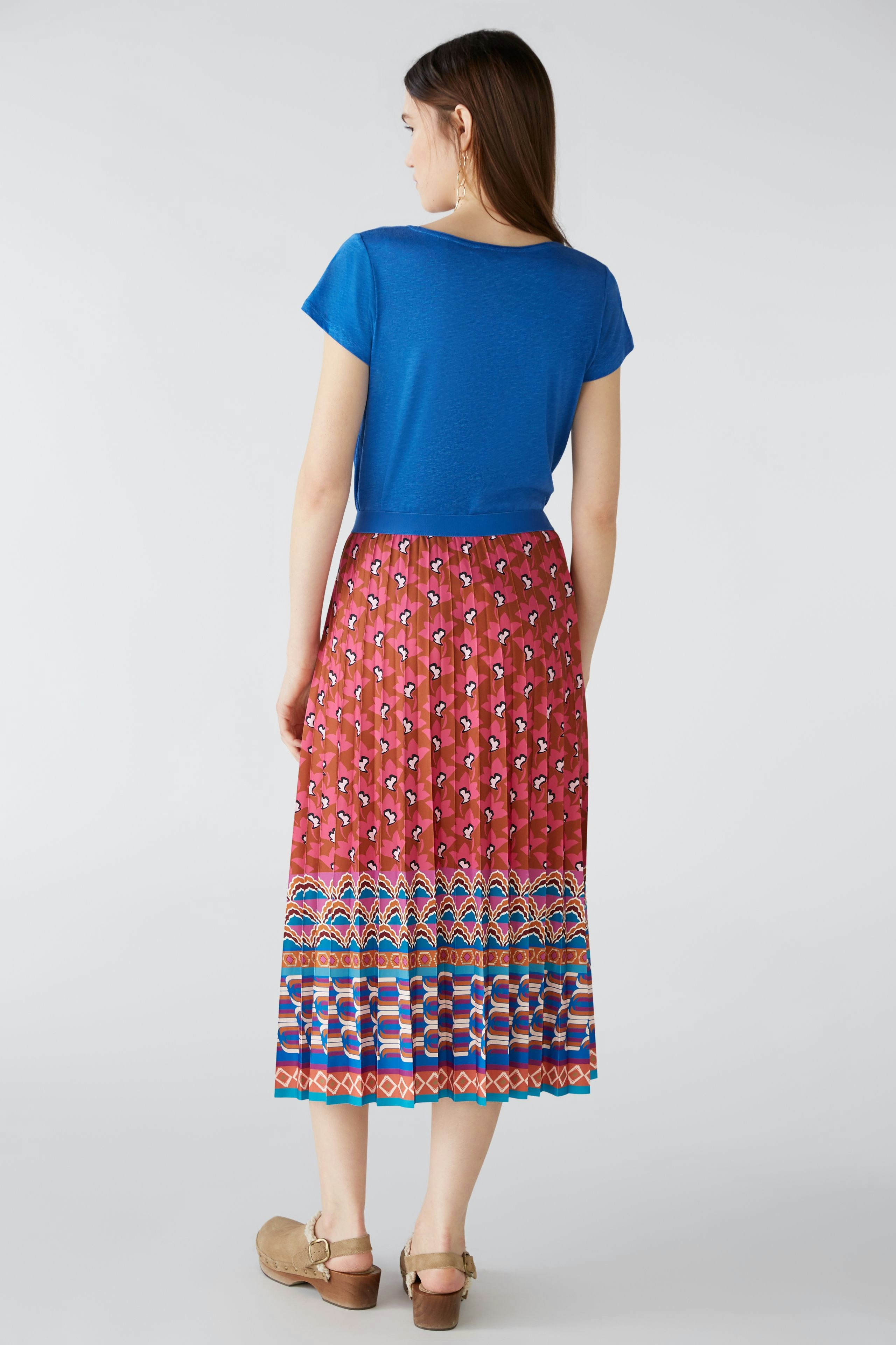 Bild 3 von Pleated skirt silky Touch quality in pink blue | Oui