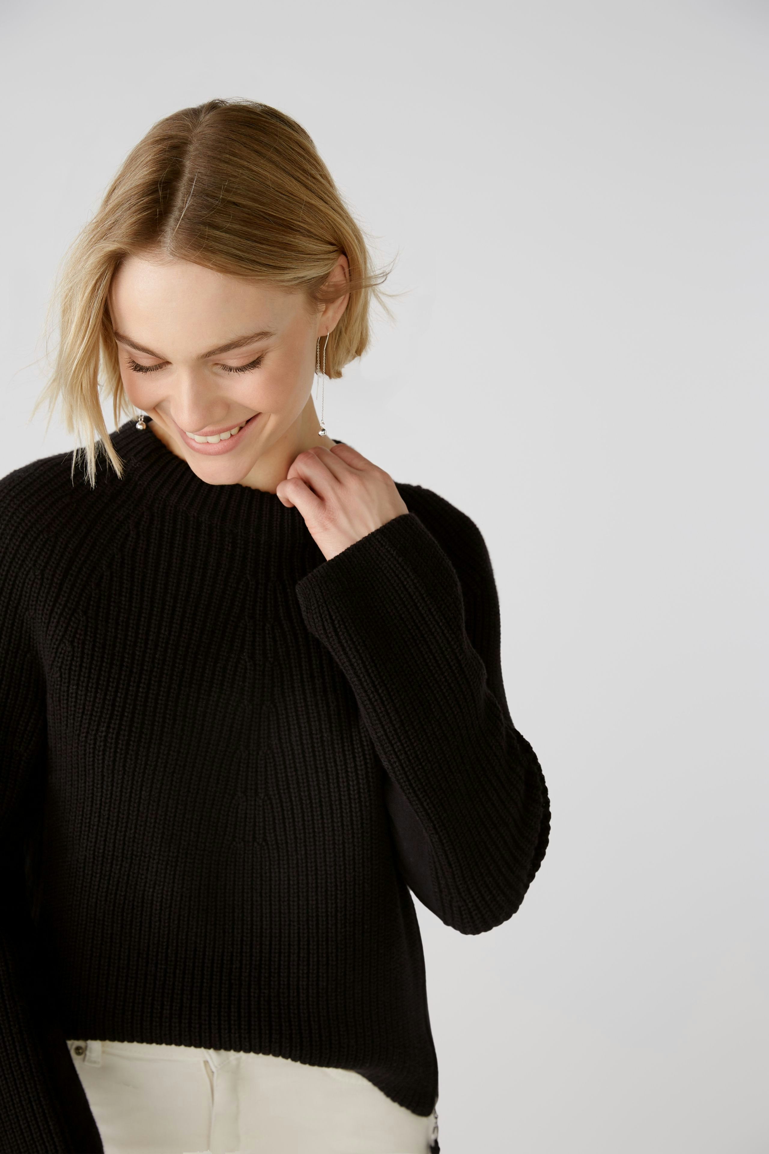 Bild 1 von RUBI Pullover mit Reißverschluss in black | Oui