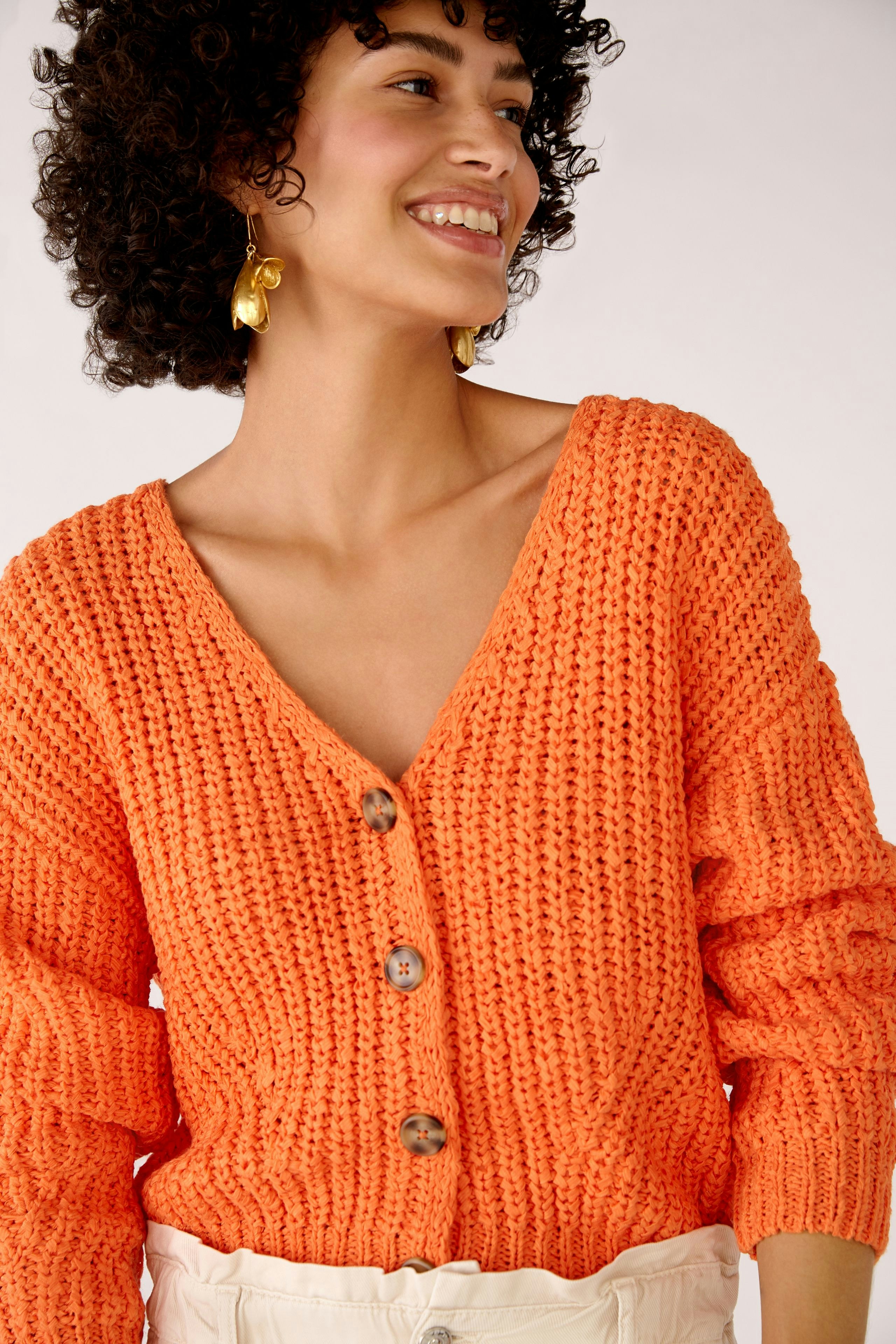 Bild 4 von Strickjacke in verkürzter Länge in vermillion orange | Oui