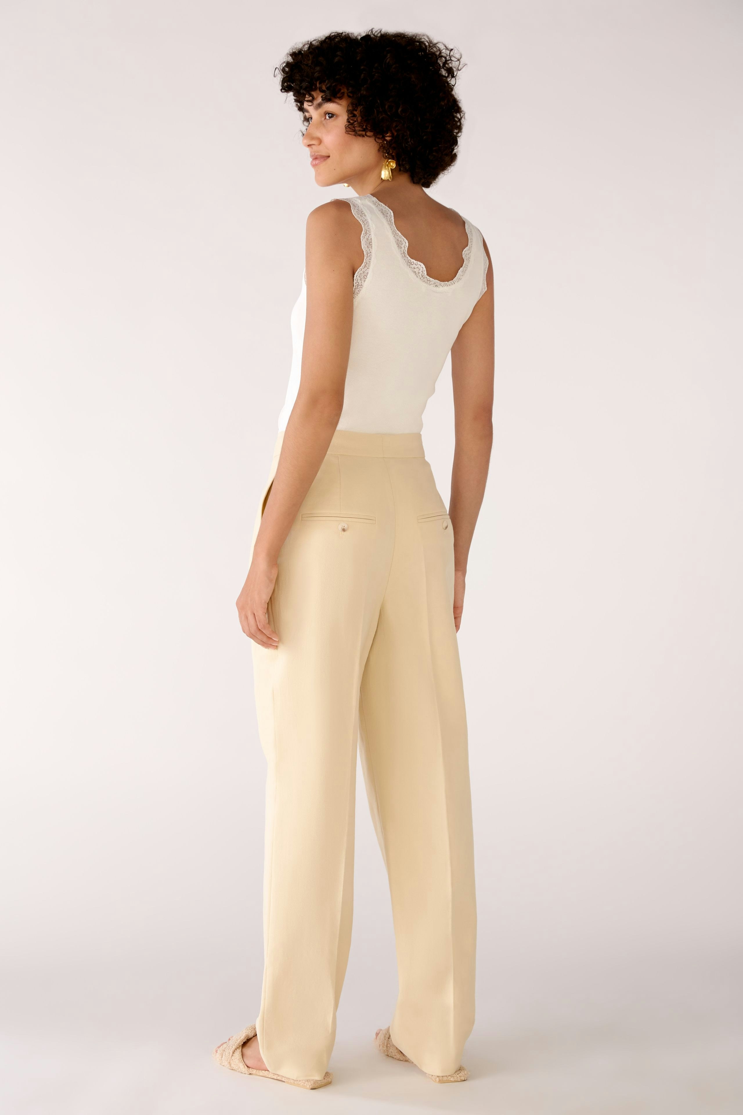 Bild 4 von Bundfaltenhose In leichter Leinenmischung mit Stretch in light beige | Oui