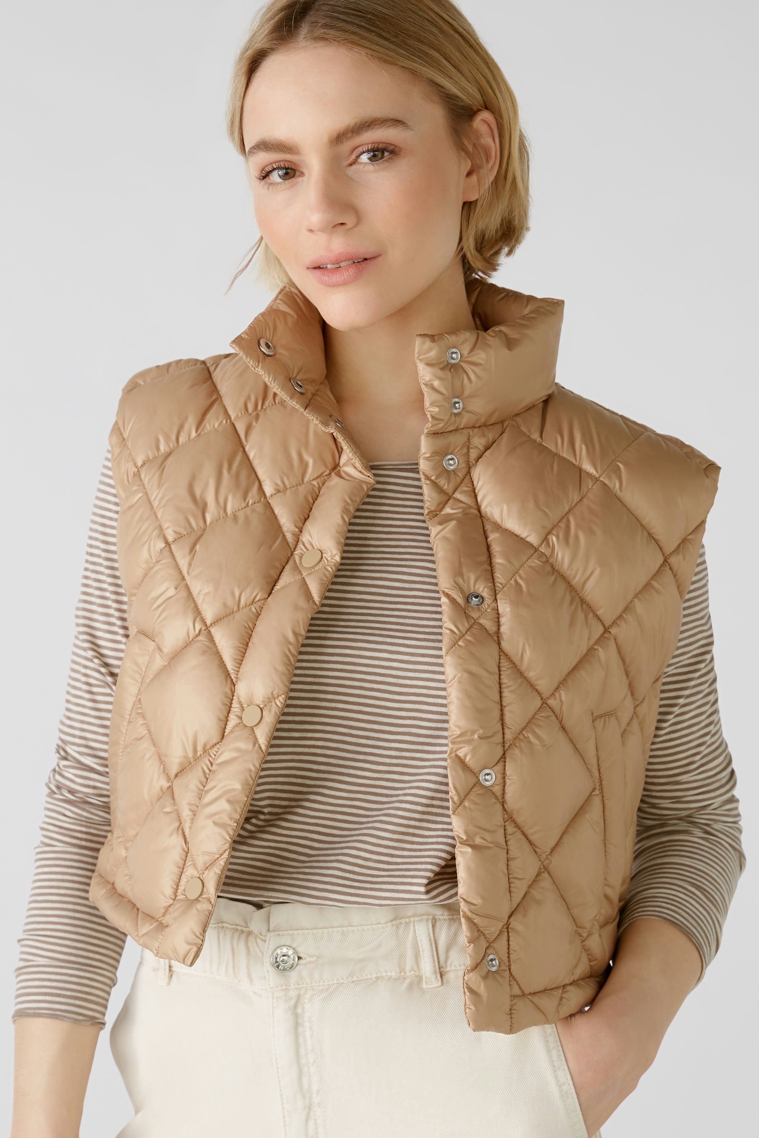 Bild 4 von Waistcoat in quilted nylon in camel | Oui