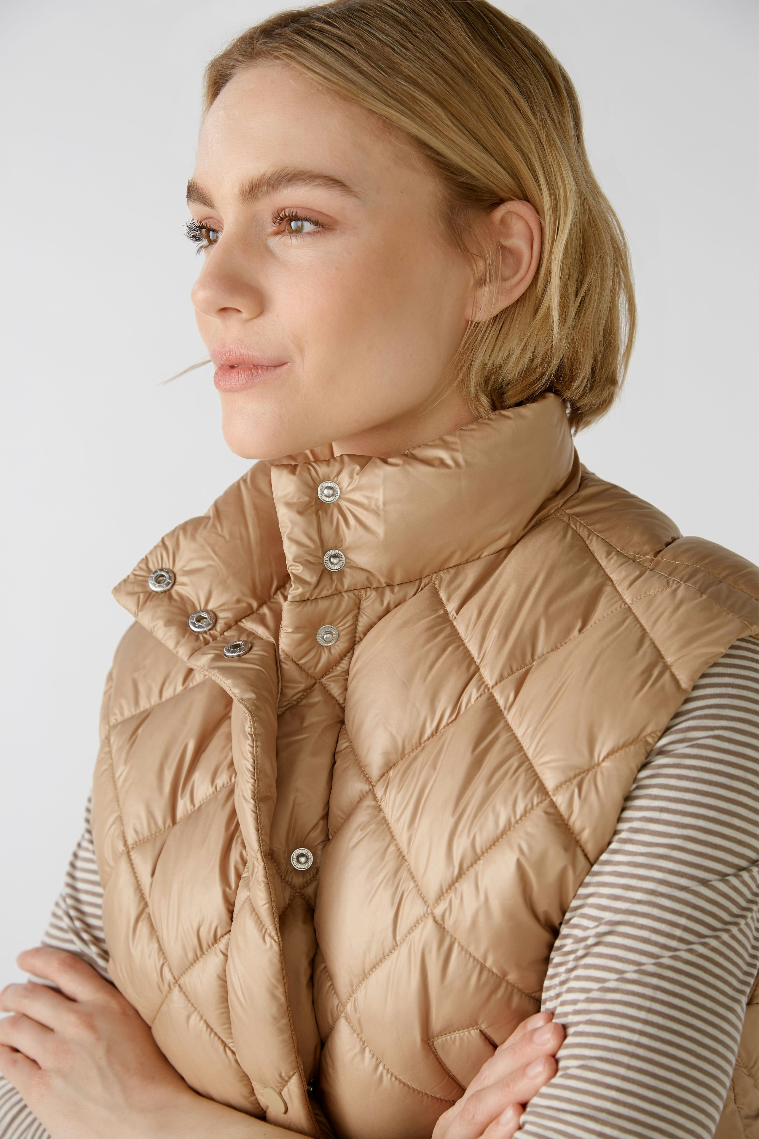 Bild 5 von Waistcoat in quilted nylon in camel | Oui