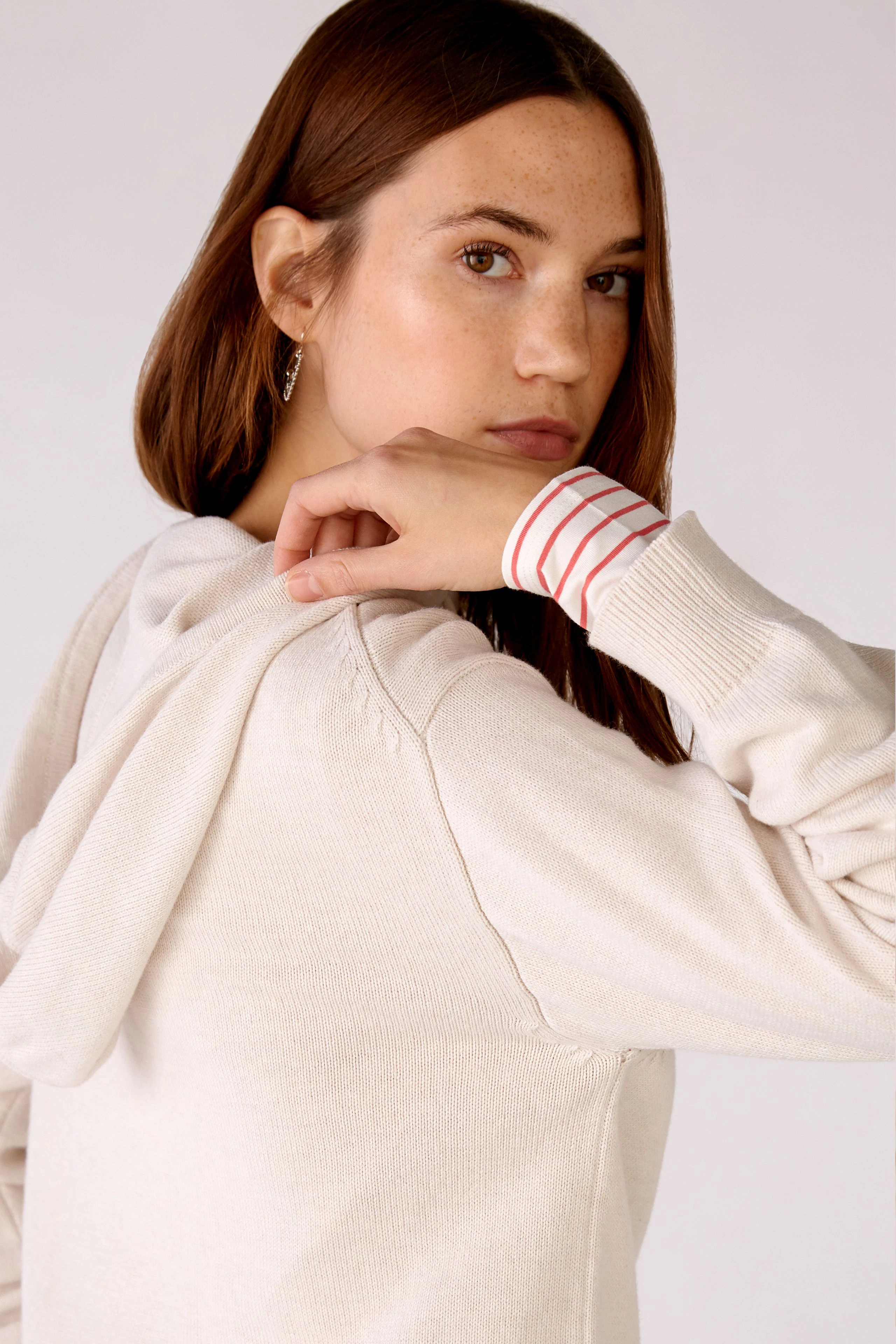 Image 6 of Pullover in cotton blend in white red | Oui