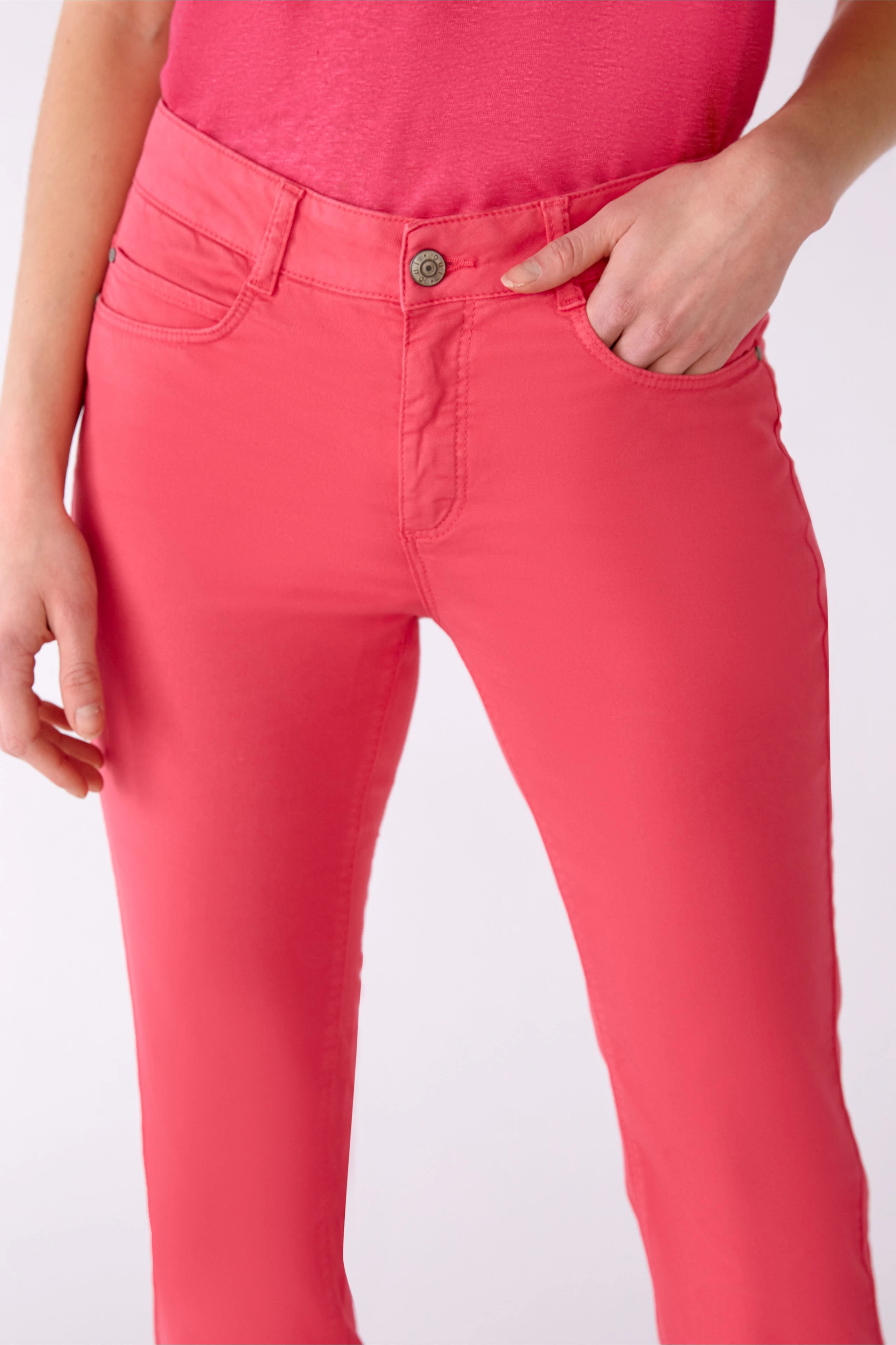 Bild 4 von Caprihose slim fit, mid waist in raspberry sorbet | Oui
