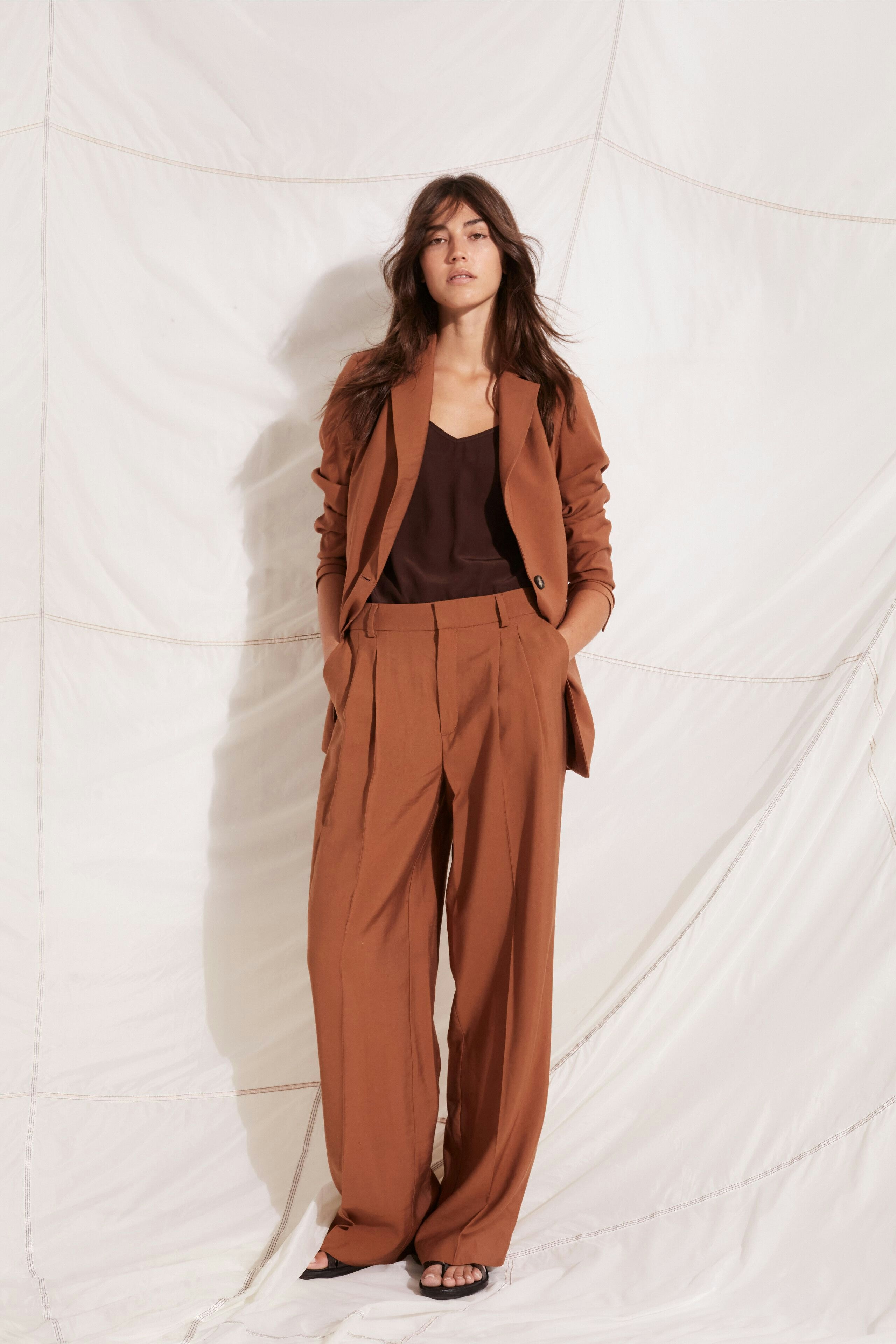 Bild 6 von Bundfaltenhose - toffee in toffee | Oui
