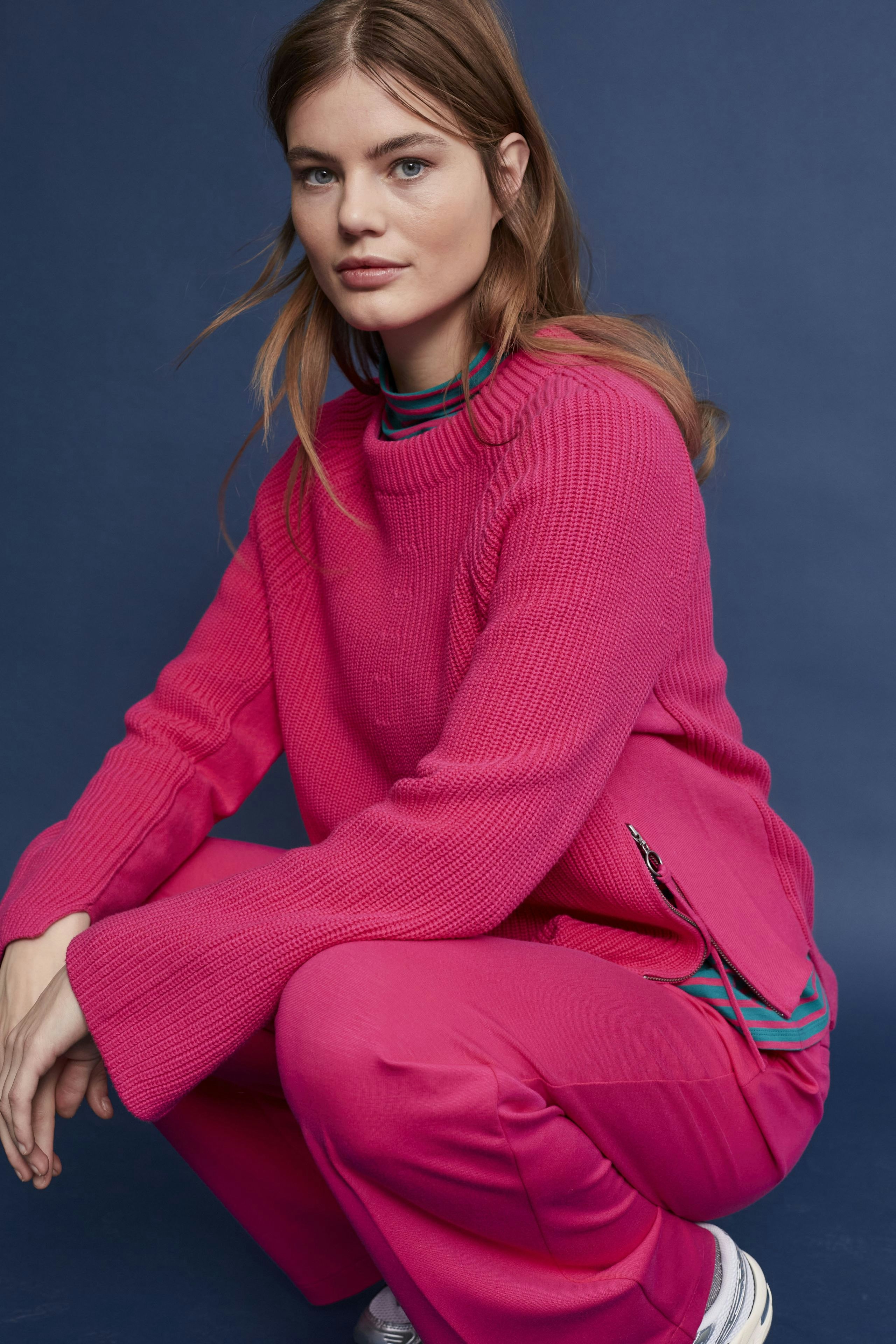 Bild 6 von RUBI Pullover - dark pink in dark pink | Oui