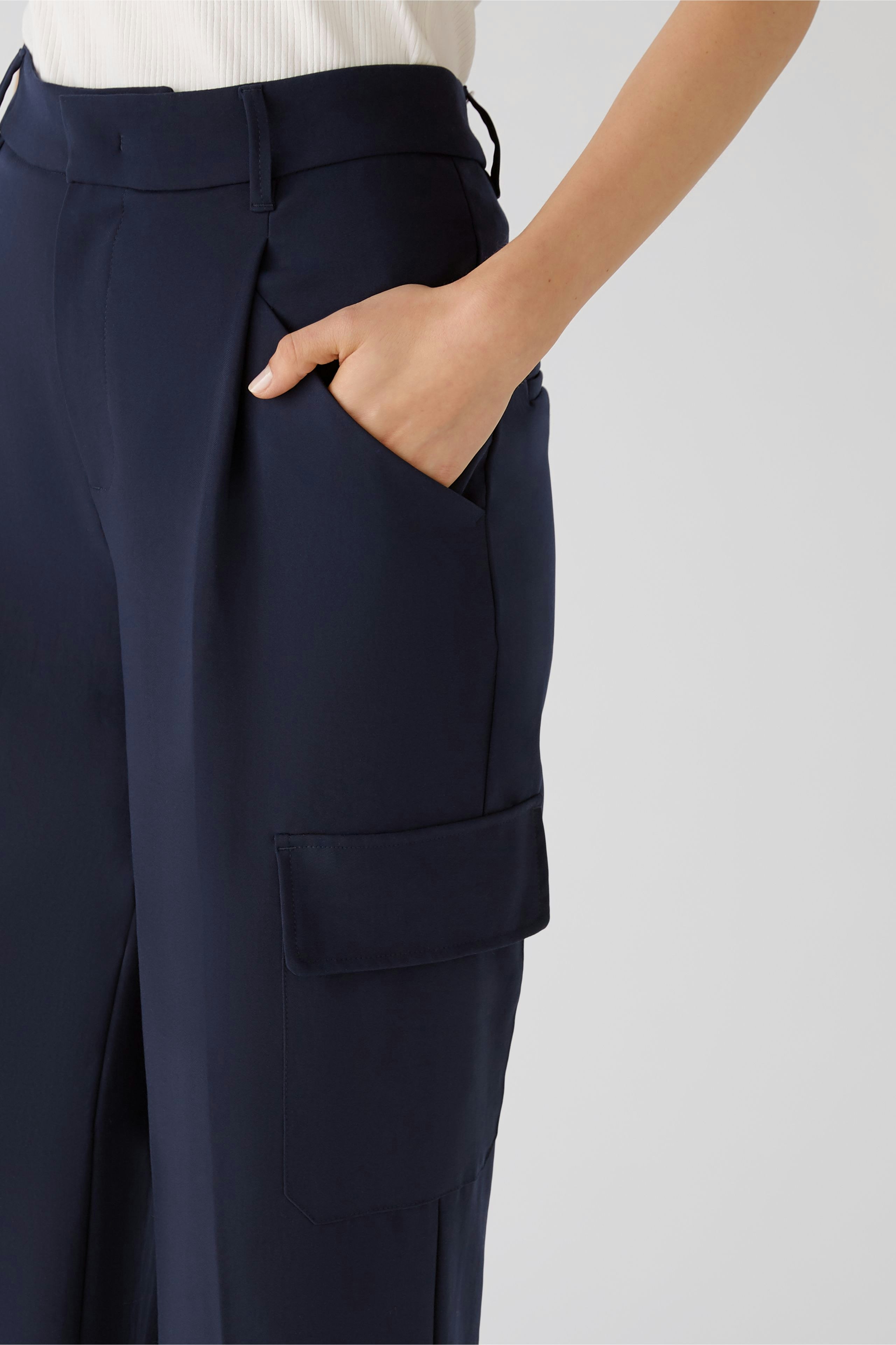 Bild 4 von Cargo hose - darkblue in darkblue | Oui