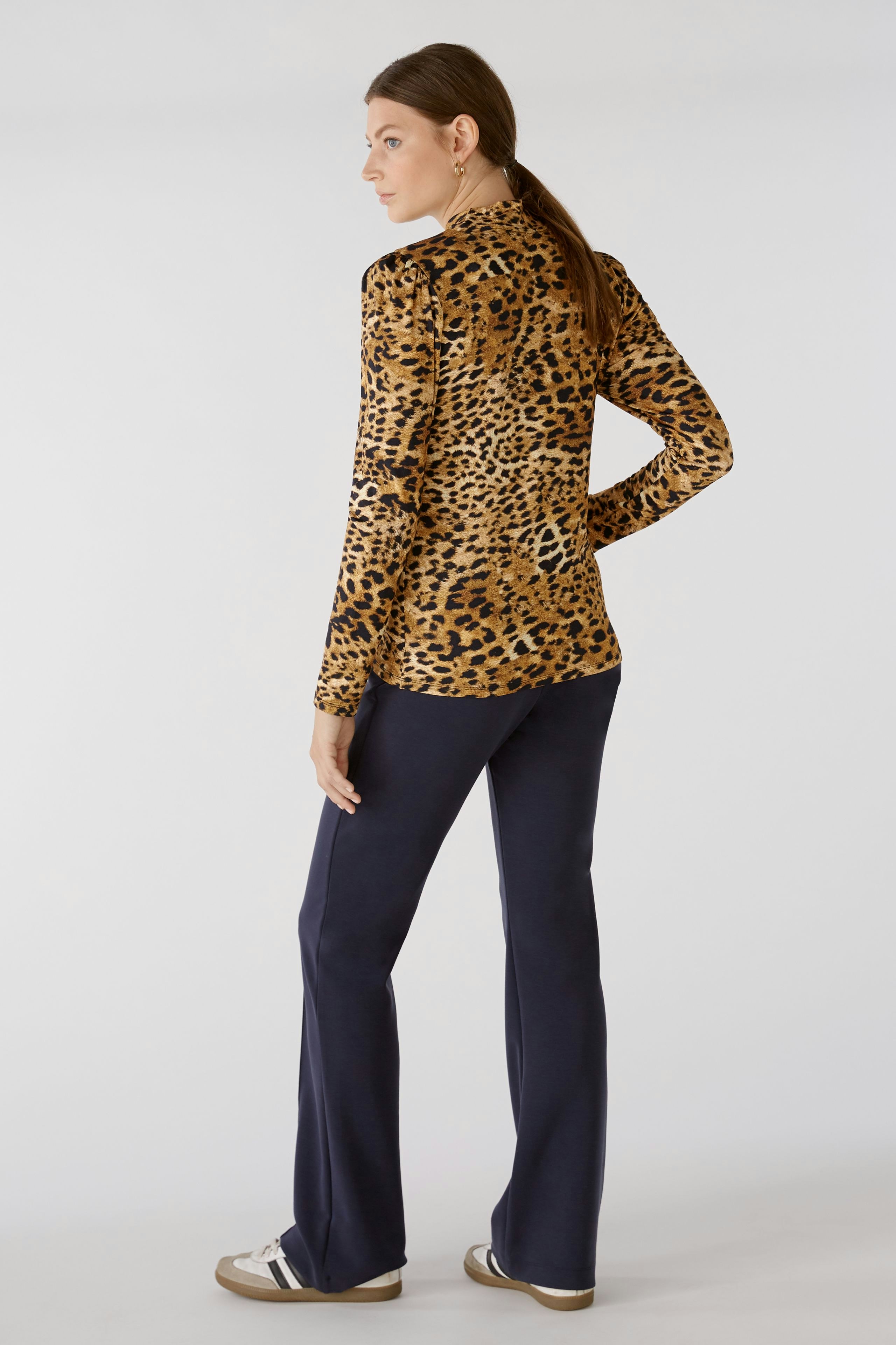 Bild 3 von Long-sleeved shirt - dark camel black in dark camel black | Oui